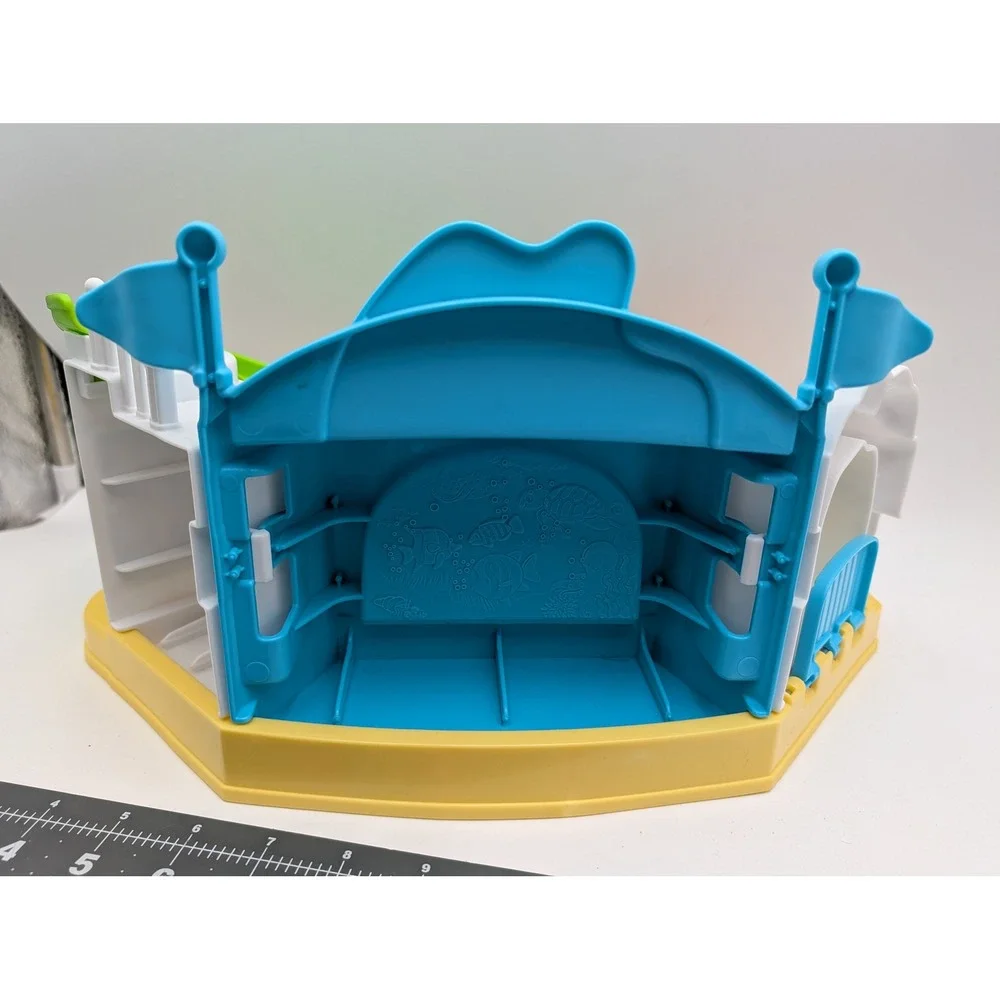 Fisher Price Little People Aquarium BGC32 Yellow‎ Blue Slide Pool 2013